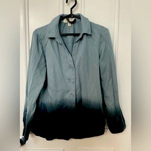 Anthropologie Beautiful button down shirt with faded color effect